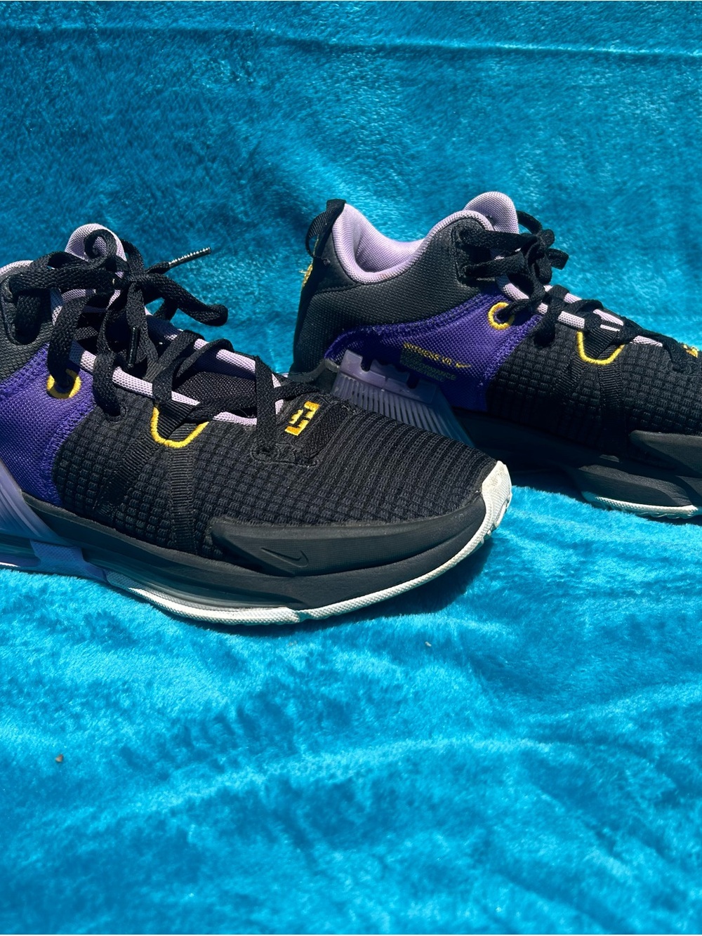 NIKE- Witness VII performance basketball sneakers